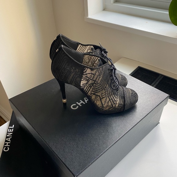 100% authentic CHANEL lace up booties size 37 - Picture 2 of 5